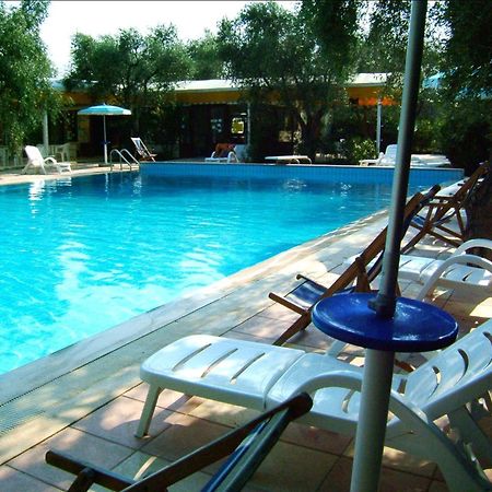ויאסטה Residence Baia Del Gallo מראה חיצוני תמונה