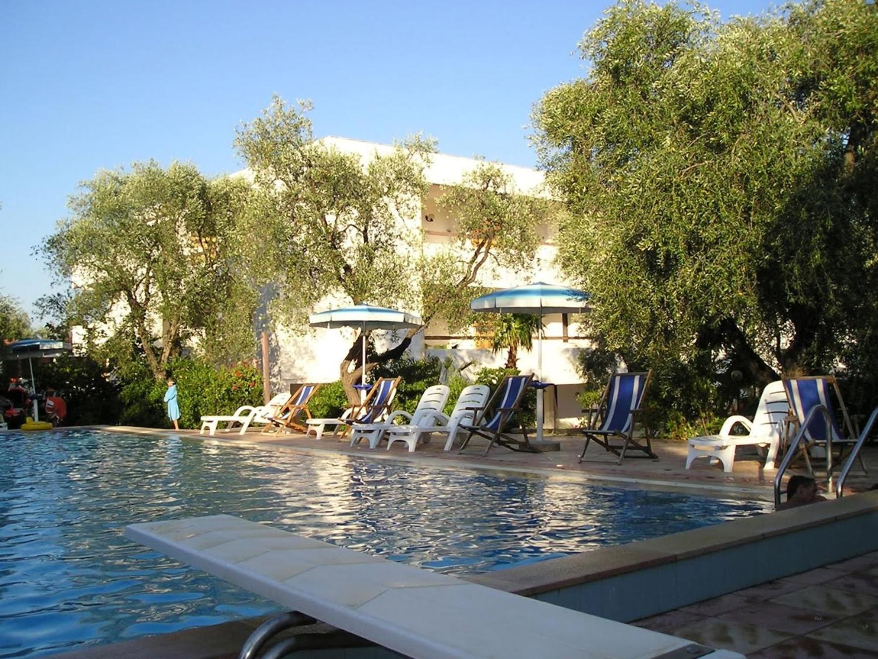 ויאסטה Residence Baia Del Gallo מראה חיצוני תמונה