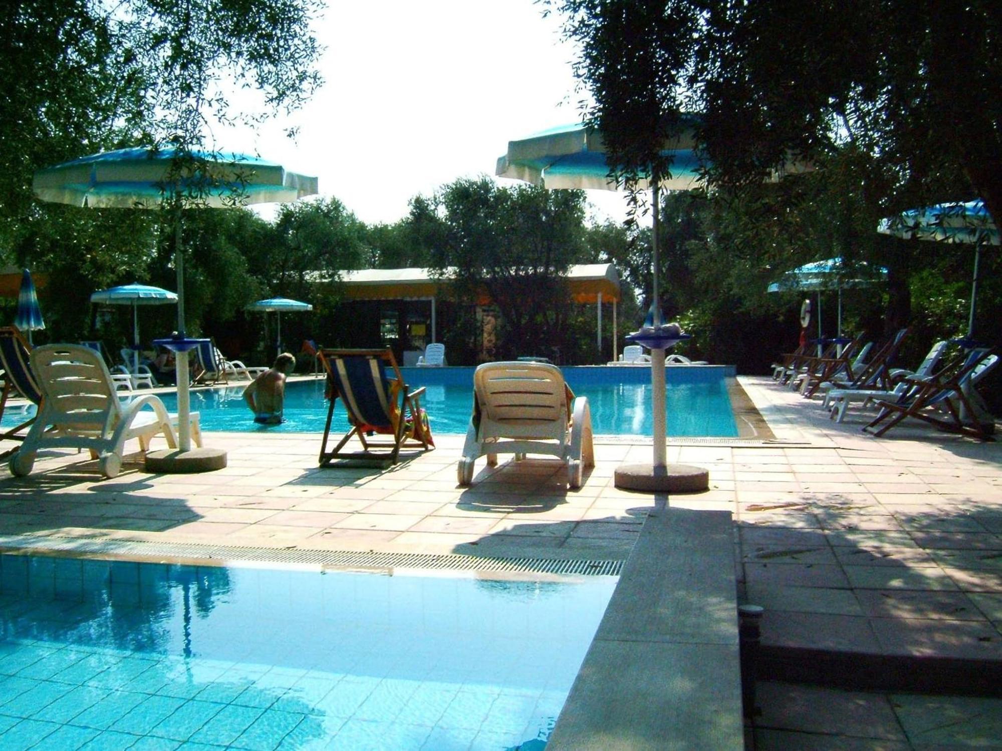 ויאסטה Residence Baia Del Gallo מראה חיצוני תמונה